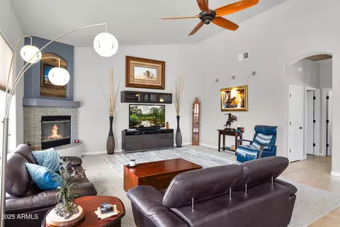 Living - 907 E Carlise Rd, Phoenix, AZ 85086 photo 2 of 5
