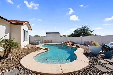Exterior - 907 E Carlise Rd, Phoenix, AZ 85086 photo 5 of 17