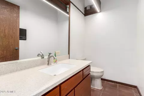 Bath - 5275 N Camelhead Rd, Phoenix, AZ 85018 photo 6 of 6