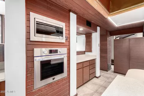 Kitchen - 5275 N Camelhead Rd, Phoenix, AZ 85018 photo 2 of 3