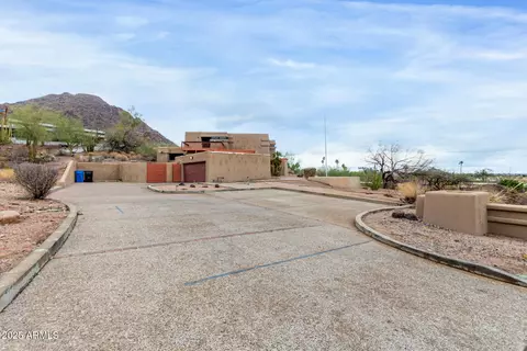 Exterior - 5275 N Camelhead Rd, Phoenix, AZ 85018 photo 3 of 4