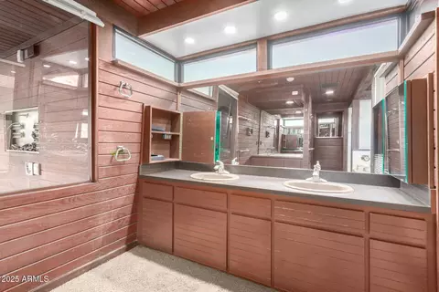 Bath - 5275 N Camelhead Rd, Phoenix, AZ 85018 photo 1 of 6