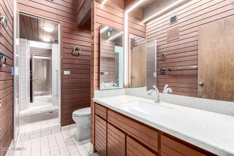 Bath - 5275 N Camelhead Rd, Phoenix, AZ 85018 photo 5 of 6