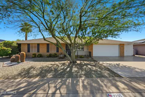 9201 W Long Hills Dr, Sun City, AZ 85351