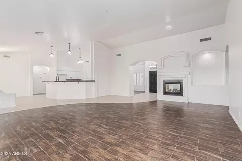 Living - 513 E Jordon Ln, Phoenix, AZ 85086 photo 2 of 4