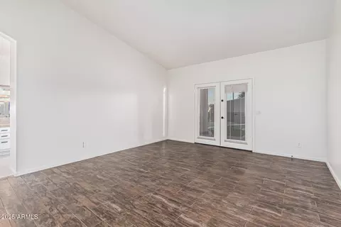 Living - 513 E Jordon Ln, Phoenix, AZ 85086 photo 4 of 4