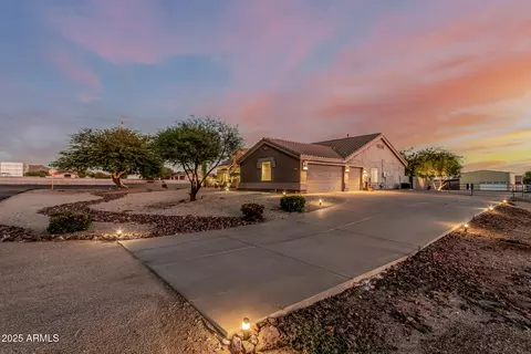 Exterior - 513 E Jordon Ln, Phoenix, AZ 85086 photo 2 of 4