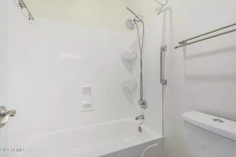 Bath - 513 E Jordon Ln, Phoenix, AZ 85086 photo 5 of 5