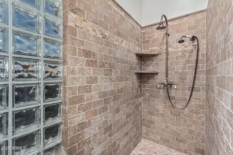 Bath - 513 E Jordon Ln, Phoenix, AZ 85086 photo 3 of 5
