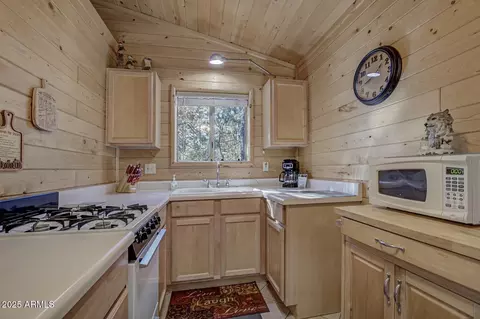 Kitchen - 1103 E Ranch Rd, Payson, AZ 85541 photo 2 of 3