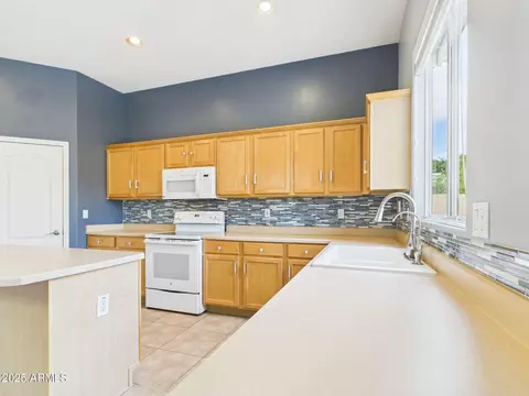 Kitchen - 3122 E Cotton Ln, Gilbert, AZ 85234 photo 4 of 4