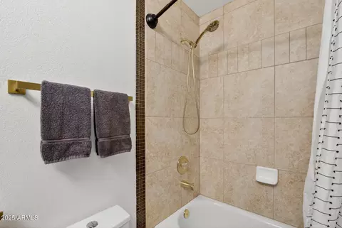 Bath - 4346 E Carol Ann Ln, Phoenix, AZ 85032 photo 5 of 6