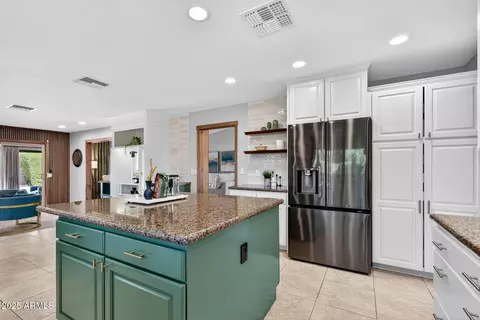 Kitchen - 4346 E Carol Ann Ln, Phoenix, AZ 85032 photo 5 of 7