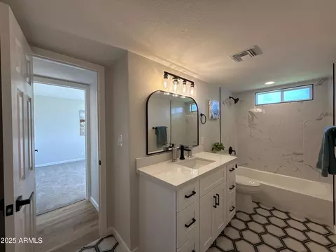 Bath - 1714 E Dana Ave, Mesa, AZ 85204 photo 3 of 5