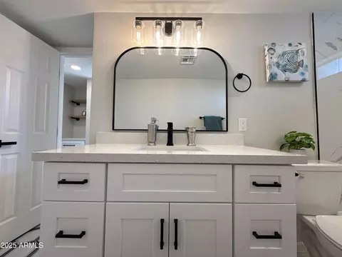 Bath - 1714 E Dana Ave, Mesa, AZ 85204 photo 4 of 5