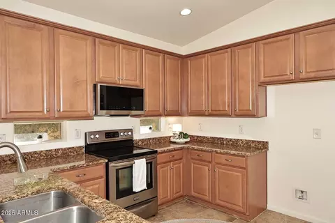 Kitchen - 3918 E Narrowleaf Dr, Gilbert, AZ 85298 photo 3 of 4