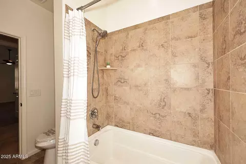 Bath - 3918 E Narrowleaf Dr, Gilbert, AZ 85298 photo 4 of 6