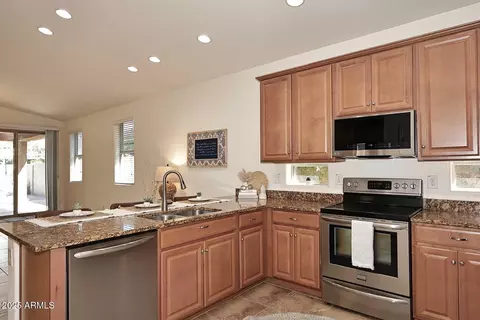Kitchen - 3918 E Narrowleaf Dr, Gilbert, AZ 85298 photo 2 of 4