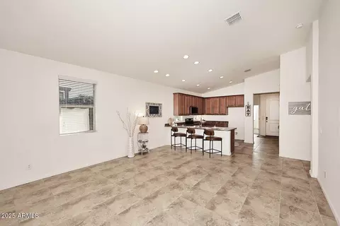 Living - 3918 E Narrowleaf Dr, Gilbert, AZ 85298 photo 2 of 6