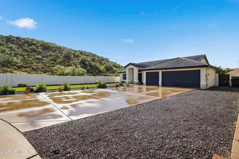 1840 N Rowen Cir, Mesa, AZ 85207