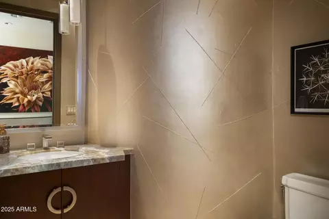 Bath - 2211 E Camelback Rd #1203, Phoenix, AZ 85016 photo 5 of 5