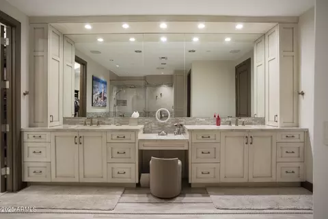 Bath - 2211 E Camelback Rd #1203, Phoenix, AZ 85016 photo 1 of 5