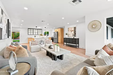 Living - 8829 N 17th Ave, Phoenix, AZ 85021 photo 2 of 2