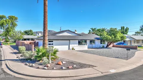 Exterior - 8829 N 17th Ave, Phoenix, AZ 85021 photo 2 of 10