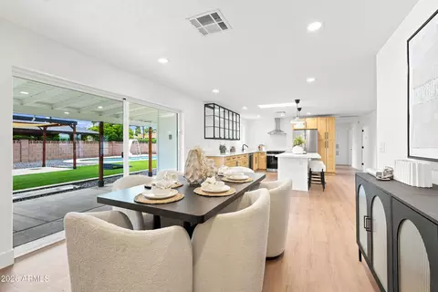 Dining - 8829 N 17th Ave, Phoenix, AZ 85021 photo 2 of 2