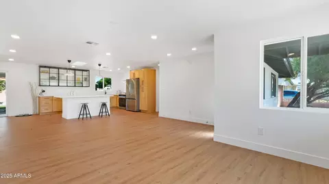 Living - 8829 N 17th Ave, Phoenix, AZ 85021 photo 3 of 3