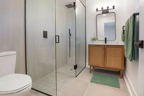 Bath - 8829 N 17th Ave, Phoenix, AZ 85021 photo 1 of 2