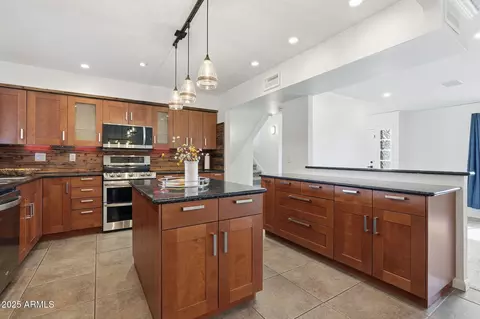3134 W Crocus Dr, Phoenix, AZ 85053 photo 9