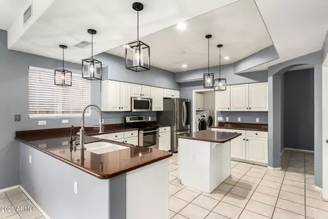 Kitchen - 4331 E Prickly Pear Trl, Phoenix, AZ 85050 photo 4 of 5