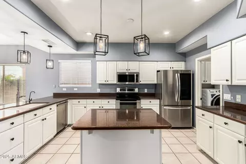 Kitchen - 4331 E Prickly Pear Trl, Phoenix, AZ 85050 photo 3 of 5