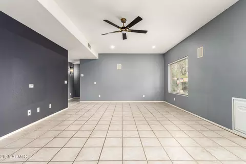 Living - 4331 E Prickly Pear Trl, Phoenix, AZ 85050 photo 2 of 4