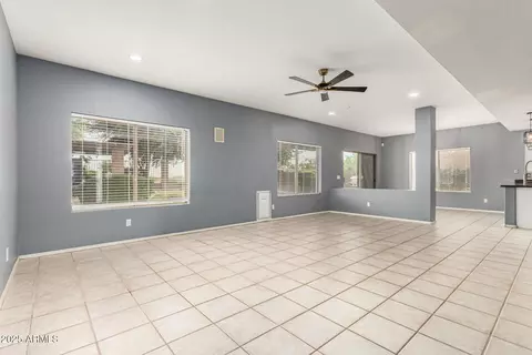 Living - 4331 E Prickly Pear Trl, Phoenix, AZ 85050 photo 4 of 4