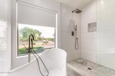 Bath - 4331 E Prickly Pear Trl, Phoenix, AZ 85050 photo 3 of 6