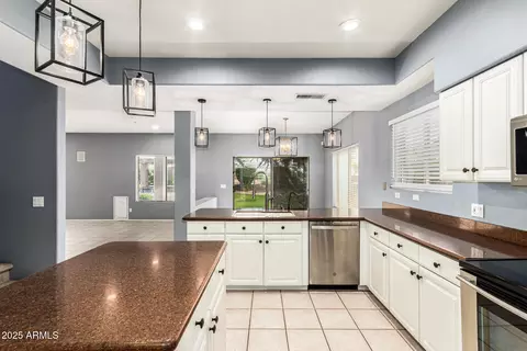 Kitchen - 4331 E Prickly Pear Trl, Phoenix, AZ 85050 photo 2 of 5
