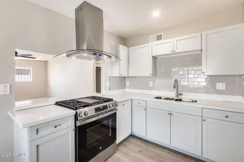 2739 W Hazelwood St, Phoenix, AZ 85017