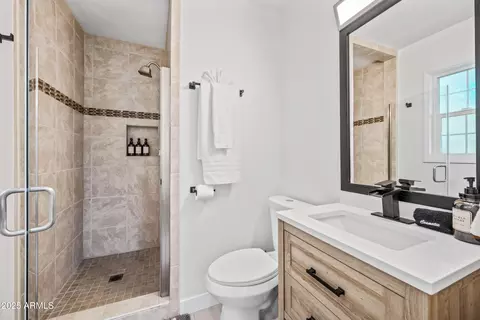 Bath - 2452 Elm St, Phoenix, AZ 85016 photo 1 of 2