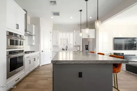 Kitchen - 6525 E Libby St, Phoenix, AZ 85054 photo 3 of 4