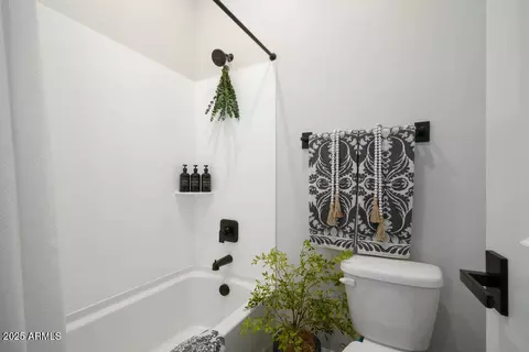 Bath - 6525 E Libby St, Phoenix, AZ 85054 photo 5 of 5