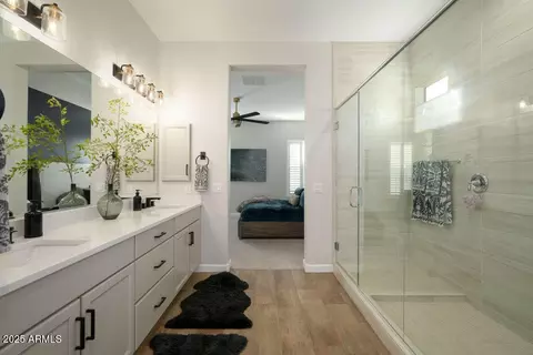 Bath - 6525 E Libby St, Phoenix, AZ 85054 photo 1 of 5