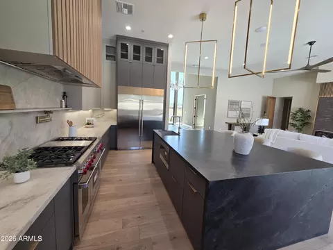 Kitchen - 4332 E Vermont Ave, Phoenix, AZ 85018 photo 4 of 9