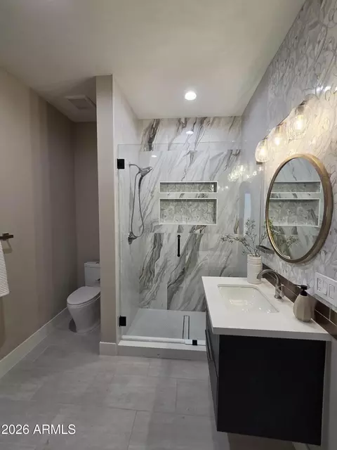 Bath - 4332 E Vermont Ave, Phoenix, AZ 85018 photo 16 of 18