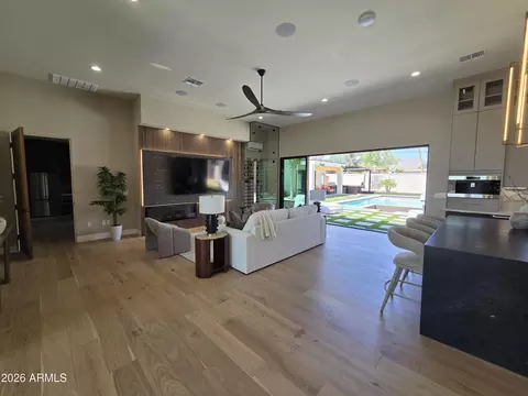 Living - 4332 E Vermont Ave, Phoenix, AZ 85018 photo 4 of 6