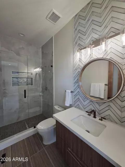 Bath - 4332 E Vermont Ave, Phoenix, AZ 85018 photo 14 of 18