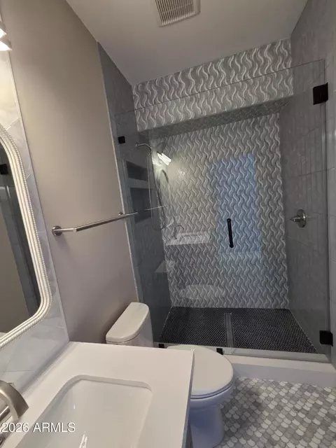 Bath - 4332 E Vermont Ave, Phoenix, AZ 85018 photo 8 of 18