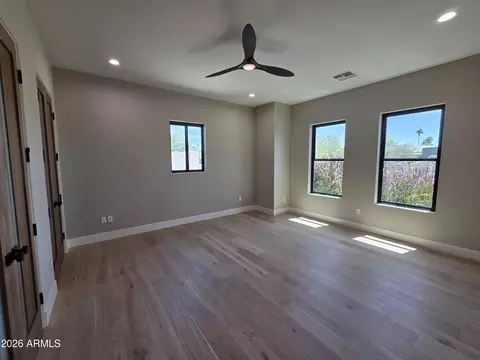 Bedroom - 4332 E Vermont Ave, Phoenix, AZ 85018 photo 4 of 10