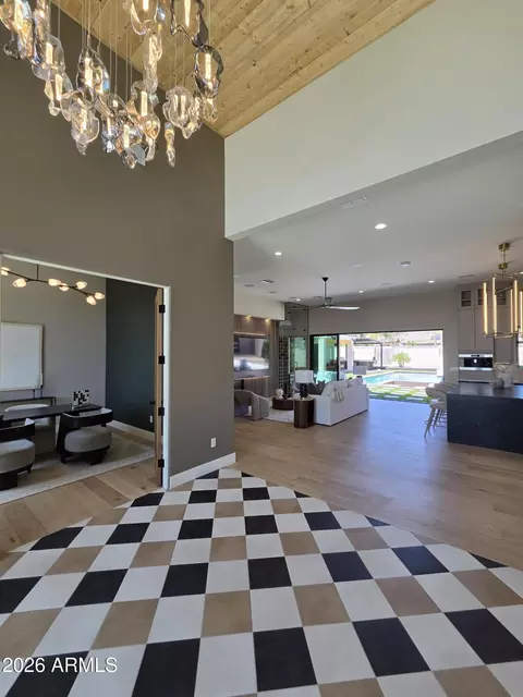 Entry Way - 4332 E Vermont Ave, Phoenix, AZ 85018 photo 4 of 4